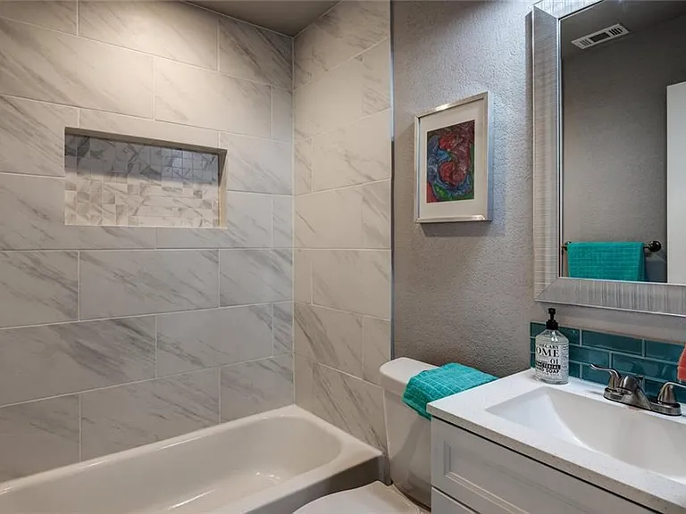 2321 Lakehurst Dr — Photo 16