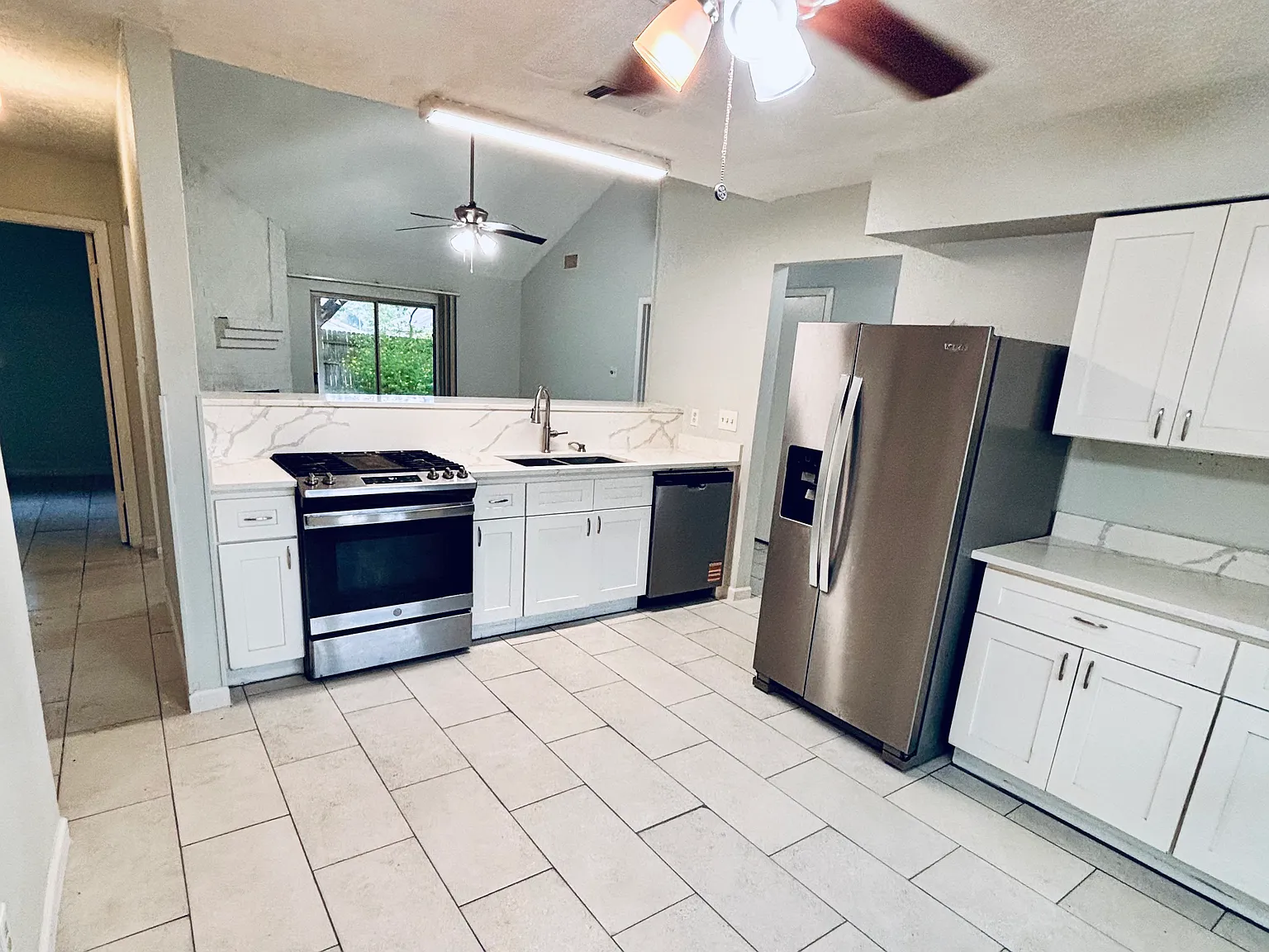 3 bed, 1159 sqft, $1,900 — Photo 4