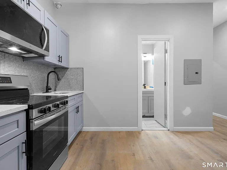 140 Grand St #2A — Photo 7
