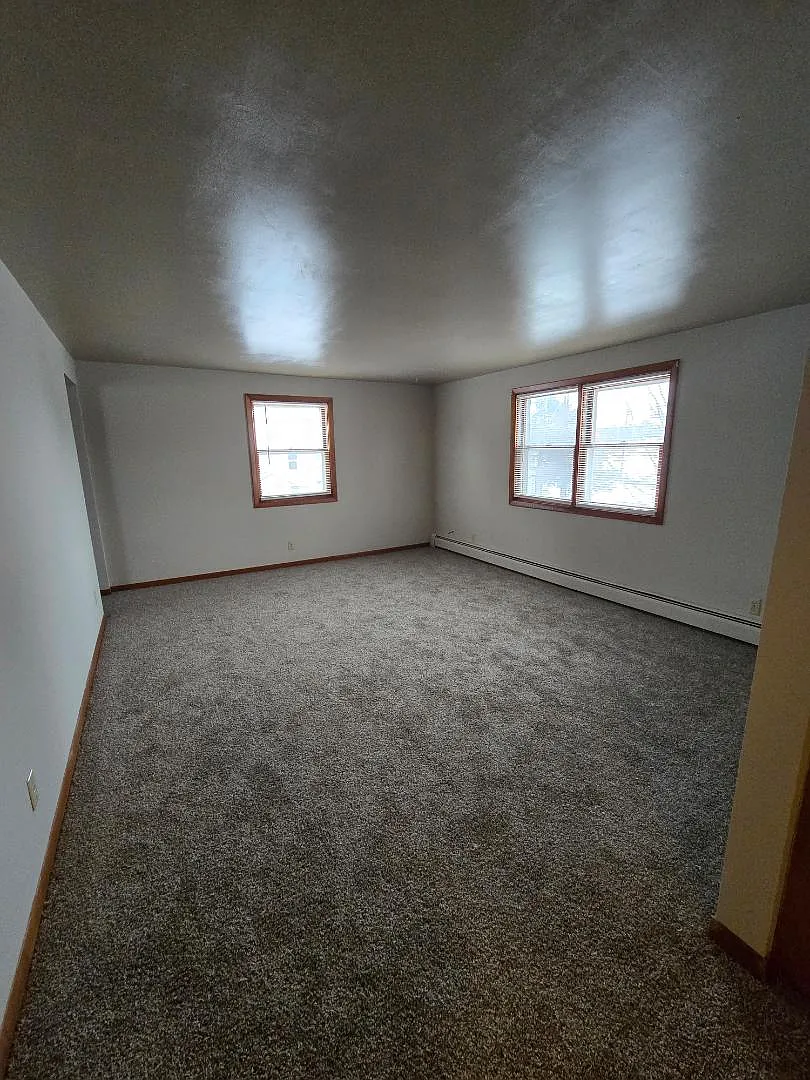 210 Hendricks St - 1/2 — Photo 3