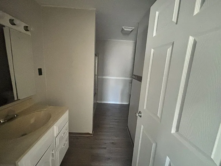 323 W 25th St — Photo 15