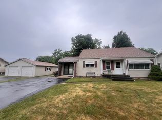 405 S Clinton St, Clinton, IL 61727