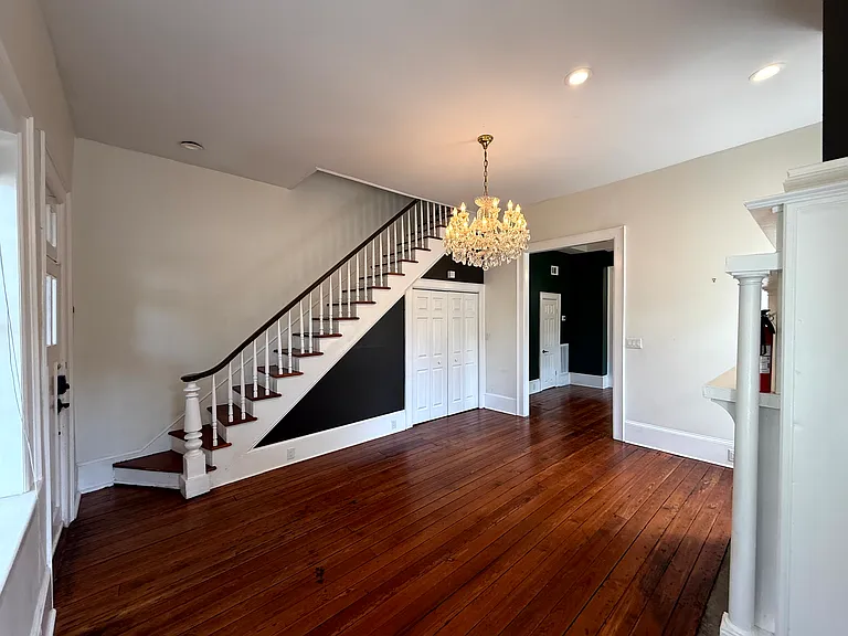 227 W Hall St — Photo 3