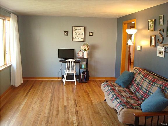 4th image of 225 Armstrong Pl