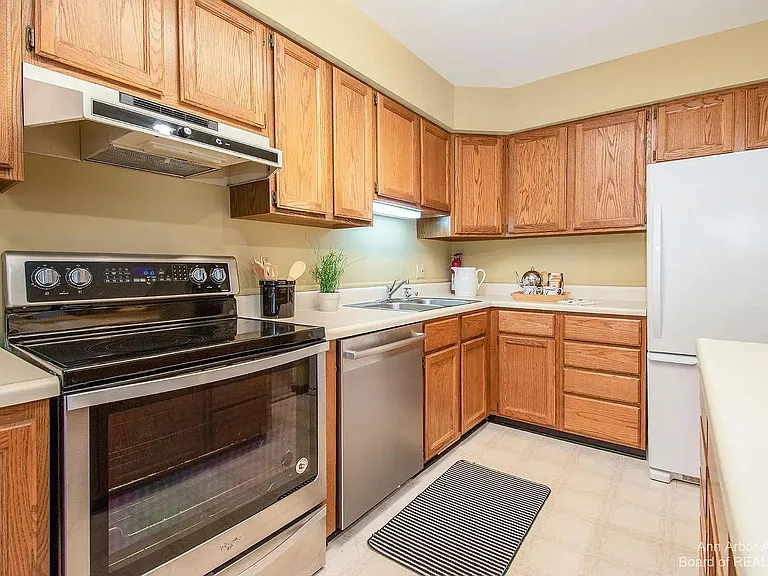 492 Park Pl — Photo 11