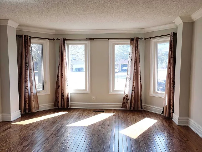 367 Huntington Ridge Dr #UPPER — Photo 3