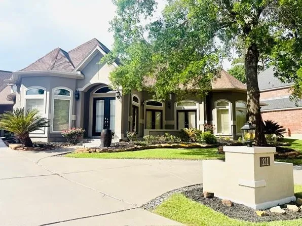 211 Wedgewood Dr, Montgomery, TX 77356