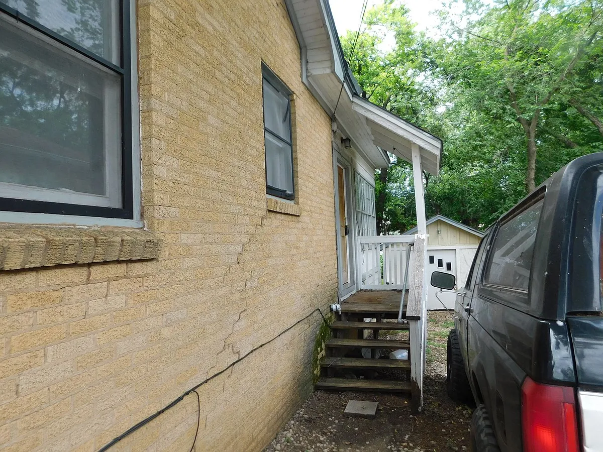 Building Photo - 317 W 35th St