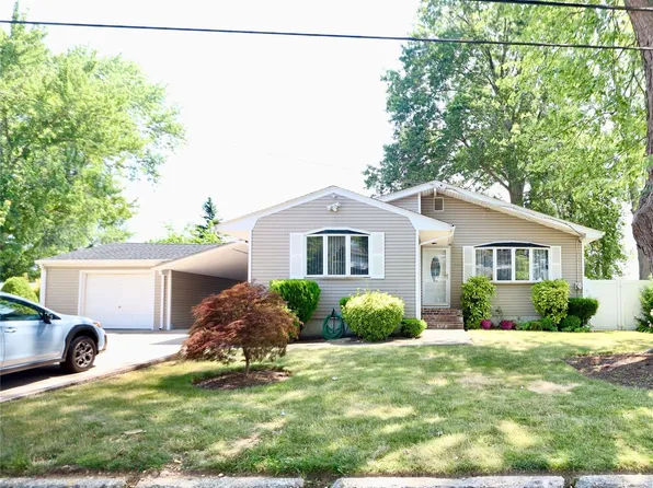 125 Chapel Hill Drive, Brentwood, NY 11717