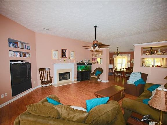 3rd image of 740 Cricket Hill Trl