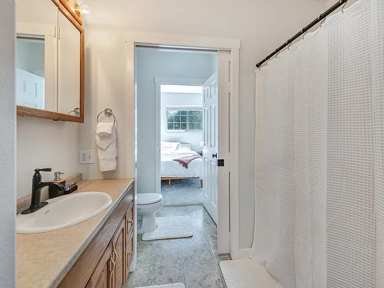 438 S Ella Ave #B — Photo 17