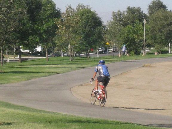 Bike/walking path within 1 min walk from home