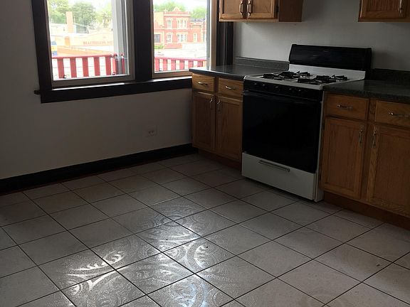 3rd image of 3259 W North Ave #1R