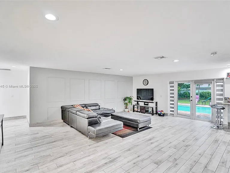 17000 NW 18th Ave — Photo 3