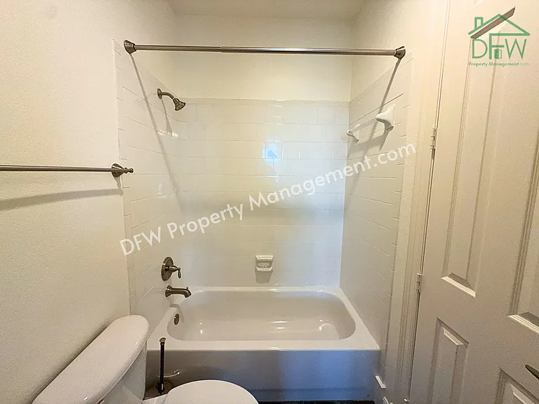 1205 Golden Gate Dr — Photo 32