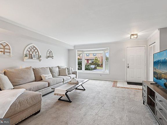 5th image of 3925 Gatehouse Ln