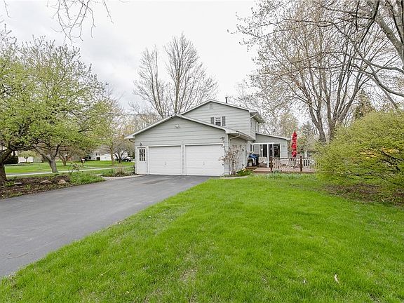 4th image of 36 Cherry Dr