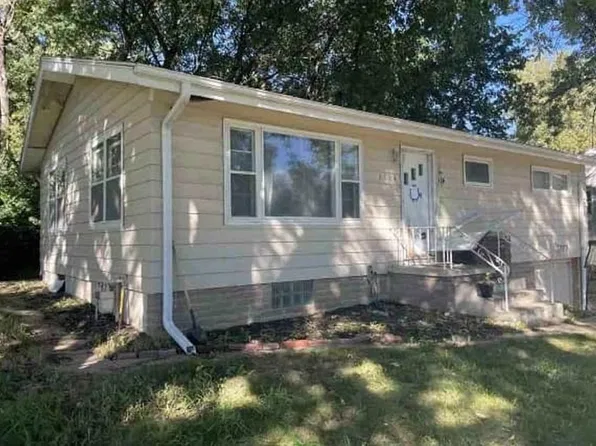 1604 Freeman Dr, Bellevue, NE 68005