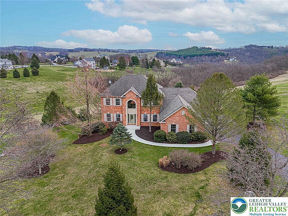 3rd image of 4123 Wyndemere Cir