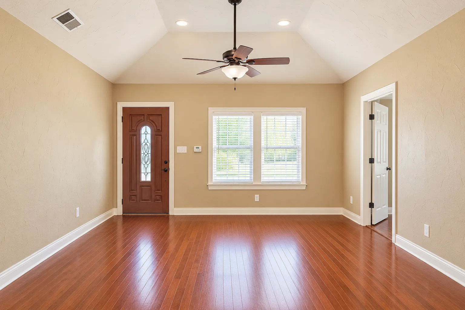 3 bed, 1634 sqft, $2,000 — Photo 3