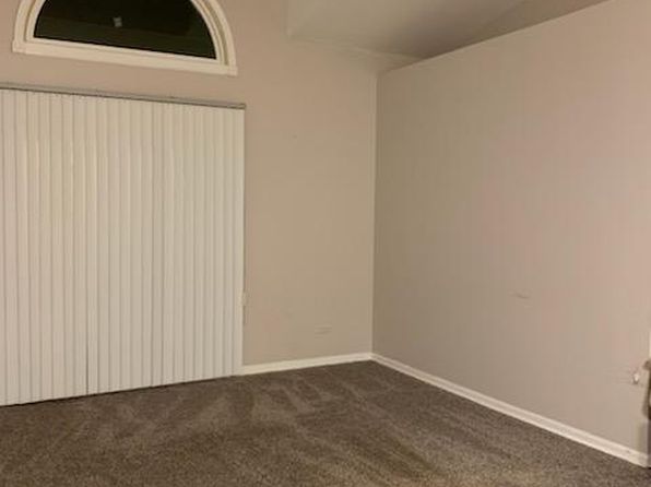4406 W Shamrock Ln, McHenry, IL 60050