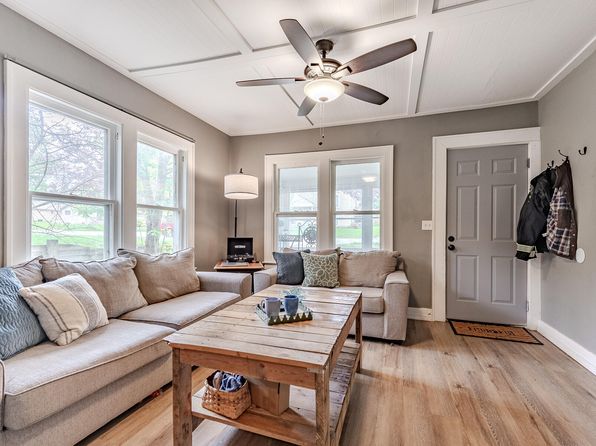 942 Calvary Ave NW, Grand Rapids, MI 49504