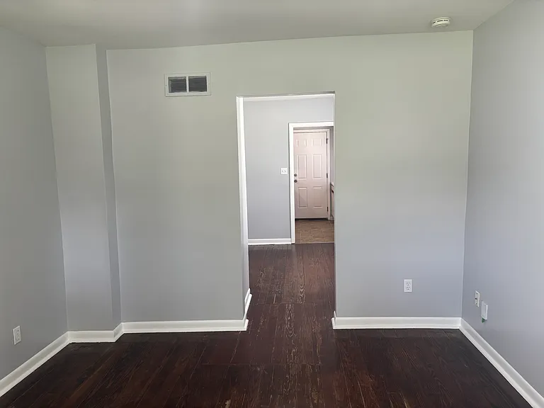 22441 Ridgeway St — Photo 9