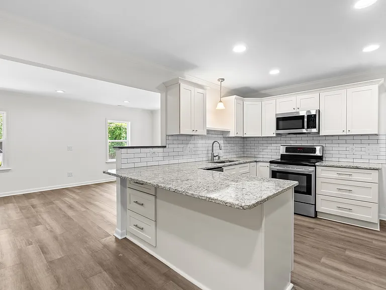 320 Clay St — Photo 8
