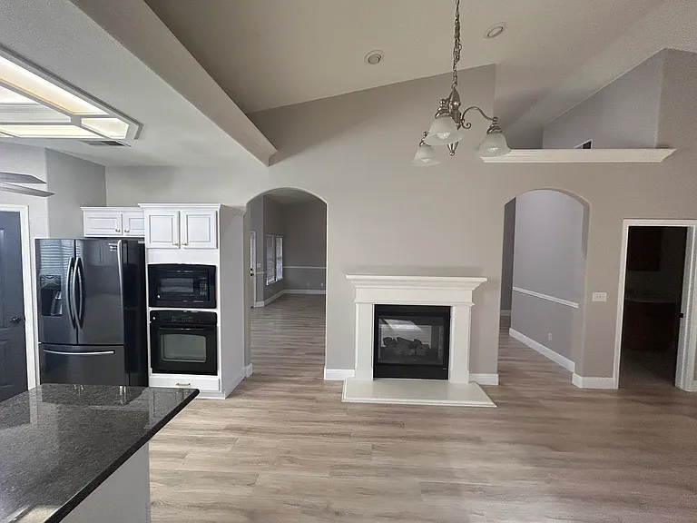 1519 W Castoro Way — Photo 11