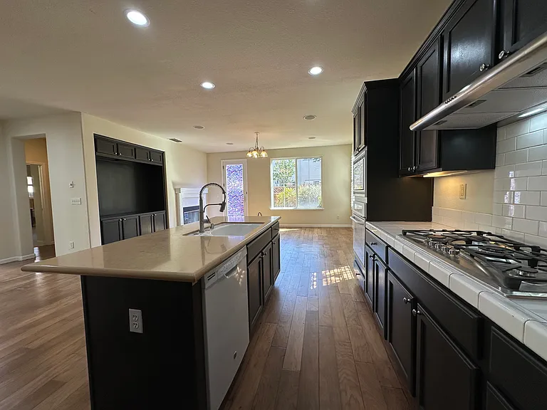 322 S Central Pkwy — Photo 9