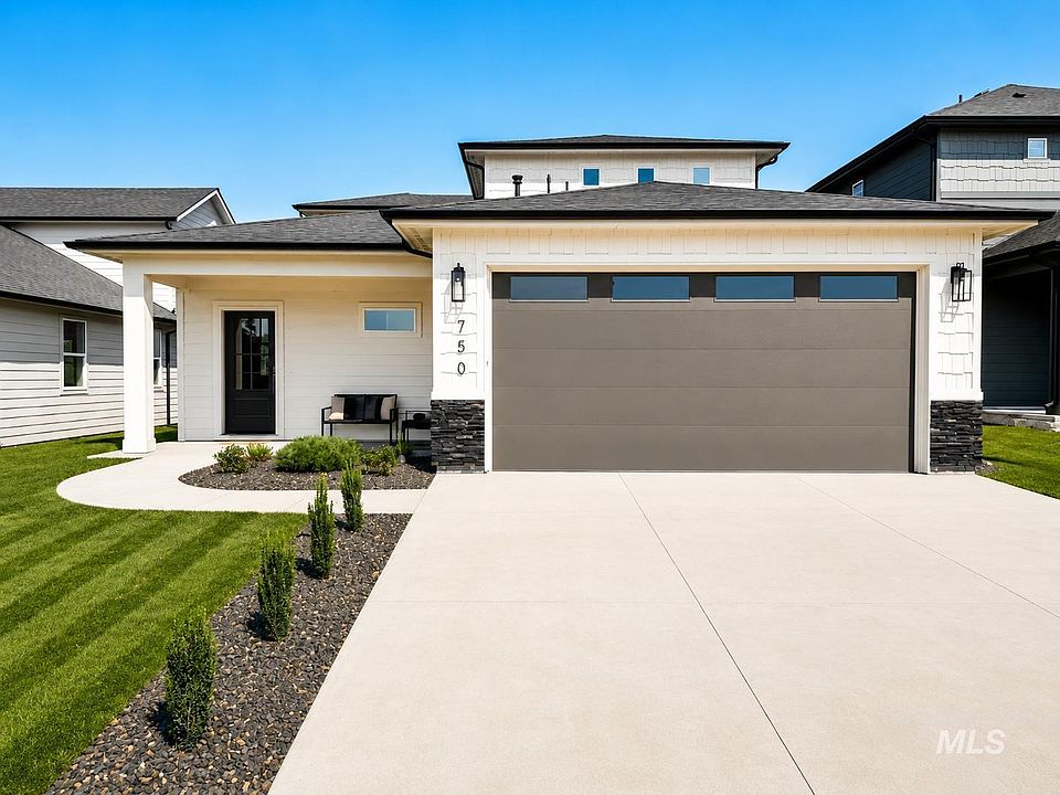 1st image of 750 S Cassandra Ave