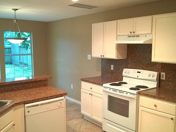 Recently remodeled kitchen has new applicances
