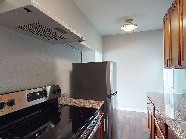 5452 Bancroft Ave — Photo 23