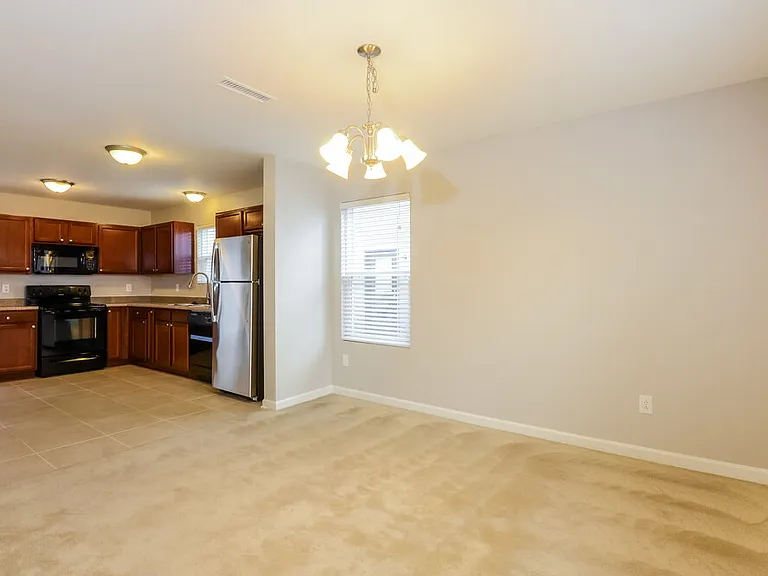 2349 Bridlewood Dr — Photo 6