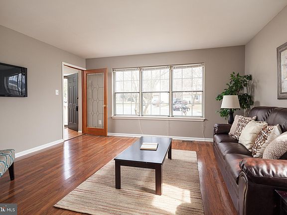 4th image of 3810 Easton Ct