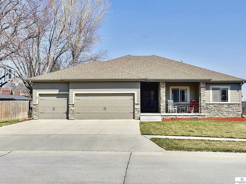 1st image of 448 Sherwood Dr