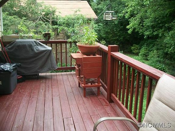 4th image of 209 Buncombe St