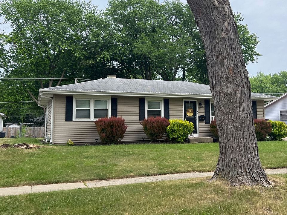 1st image of 301 Martin Dr