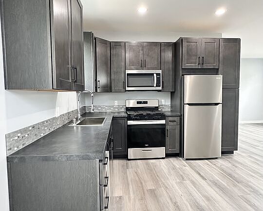 4th image of 331 1/2 W Ellis Ave
