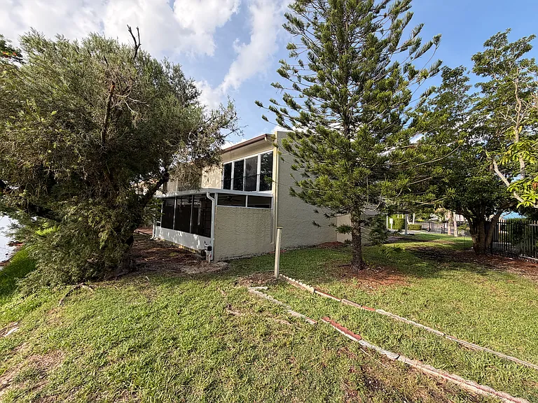 14279 Kendale Lakes Cir — Photo 4