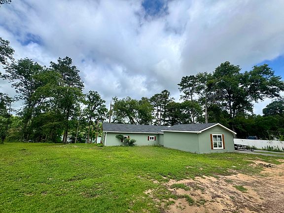 3rd image of 896 S Lake Dr