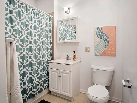 4th image of 4806-4812 N Winchester Ave #1940-3W