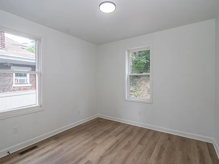 2328 Saint James Ave #1 — Photo 8