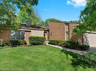 36798 Tanglewood Ln, Farmington, MI