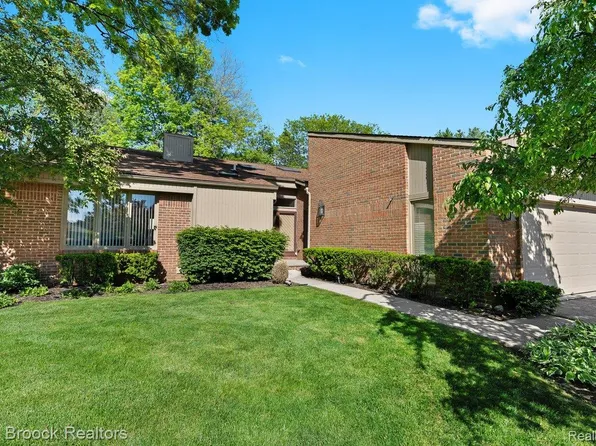 36798 Tanglewood Ln, Farmington, MI 48331