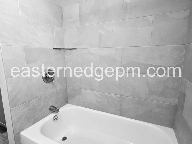 650-652 NW 6th St — Photo 14