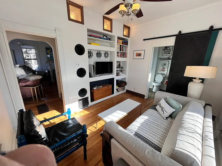 831 S Cascade Ave — Photo 4