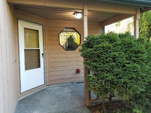 3rd image of 2713 Cedar Hill Ct SE
