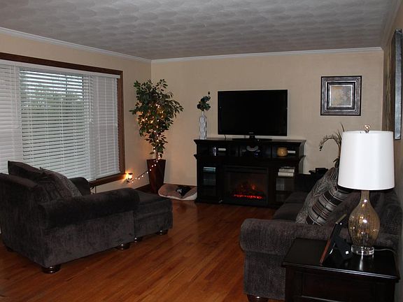 2nd image of 173 Capitol Dr