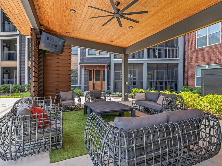Poolside Summerhouse